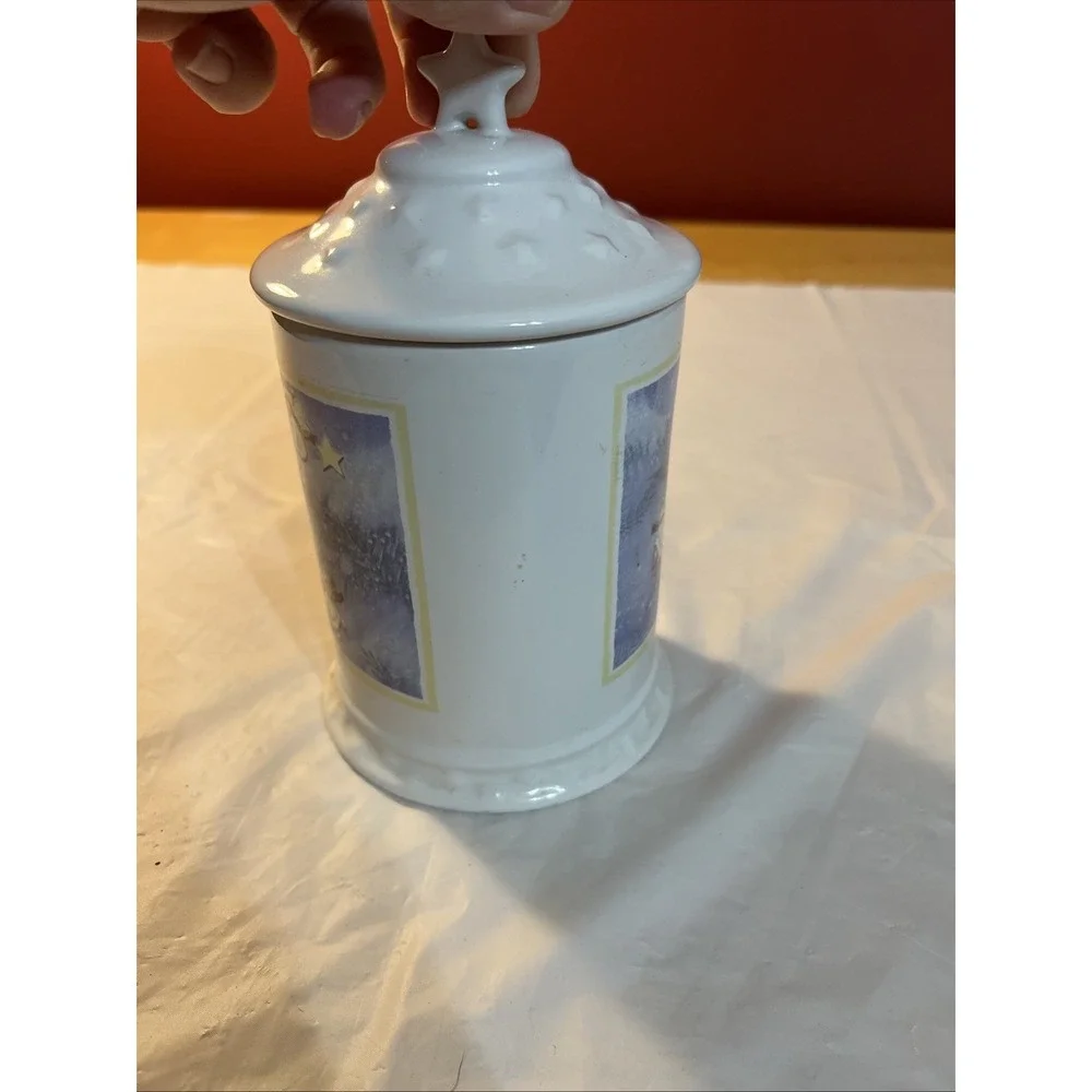 Hallmark #21710 Ceramic Snow Angels Jar Container Canister Air-Tight Sealed Lid